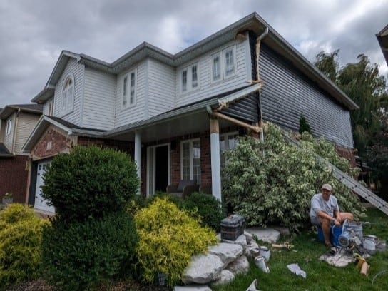 house exterior in process of getting spray painted in Niagara Falls