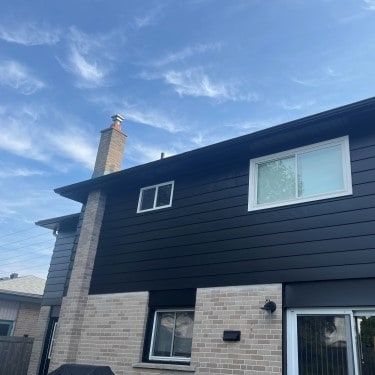 house in Niagara Falls with siding painted jet black.
