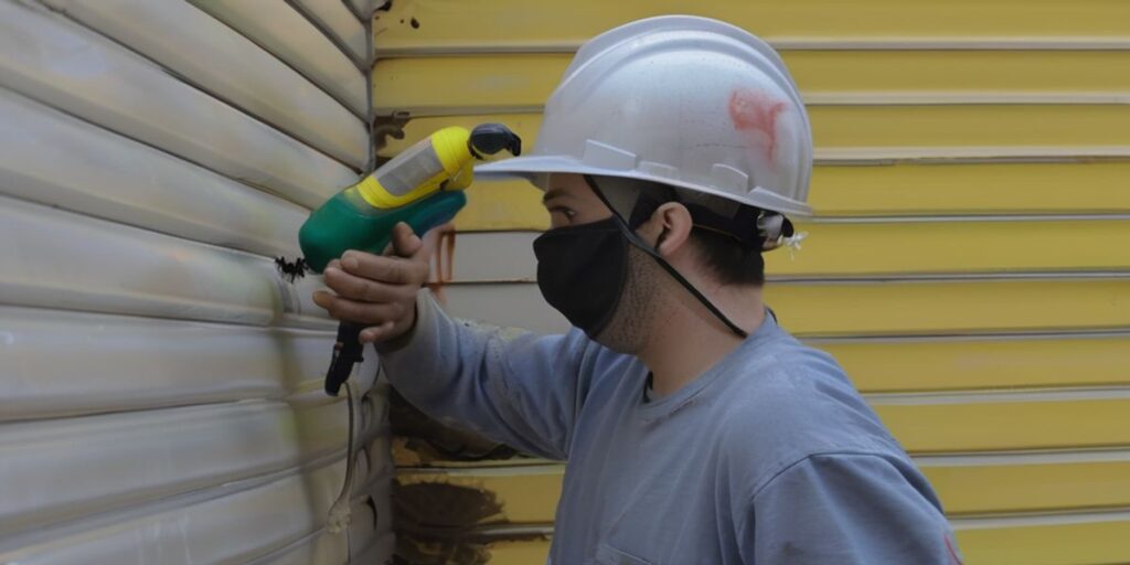 Safety Protocols with High-Pressure Spray Painting Equipment in Guelph
